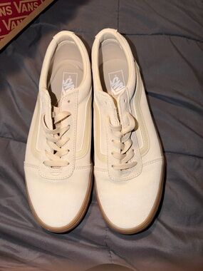 Vans Cream Low-Top Sneakers with Gum Outsole